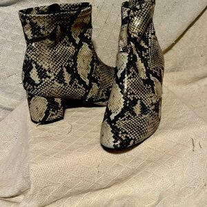Snake skin in color zip up ankle boots